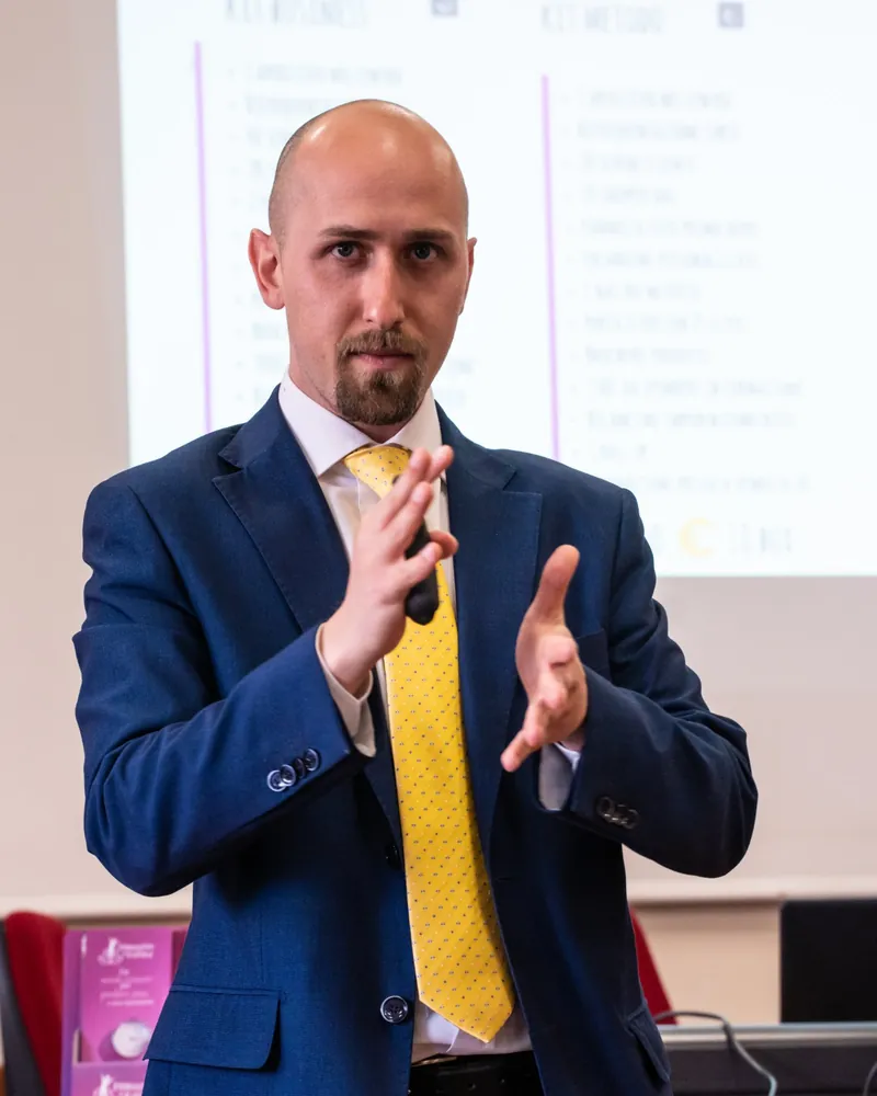 Simone Galloni, fondatore di Metodo4®, durante una formazione